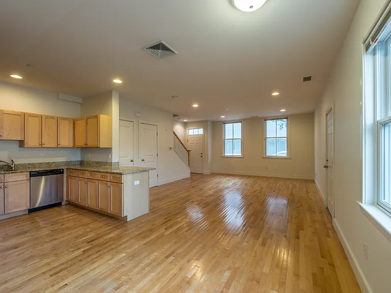 113 2nd St #1 — Photo 3