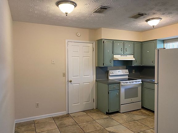 5th image of 2246 College Cir W