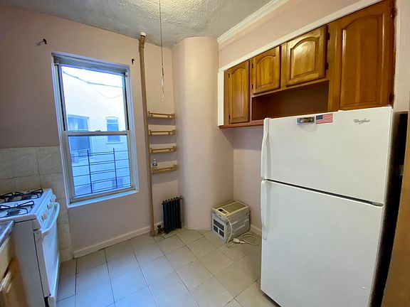 2nd image of 1405 71st St APT 3