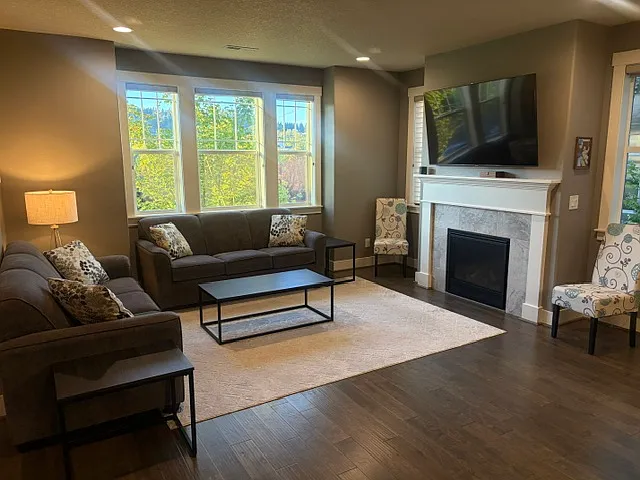 3 bed, 2.5 bath, 1800 sqft, $2,995 — Photo 4
