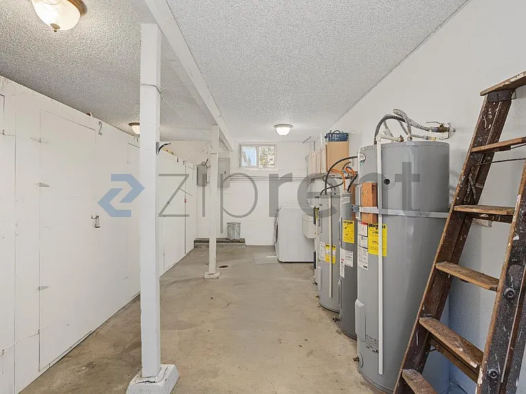 2478 NW Savier St #5 — Photo 15