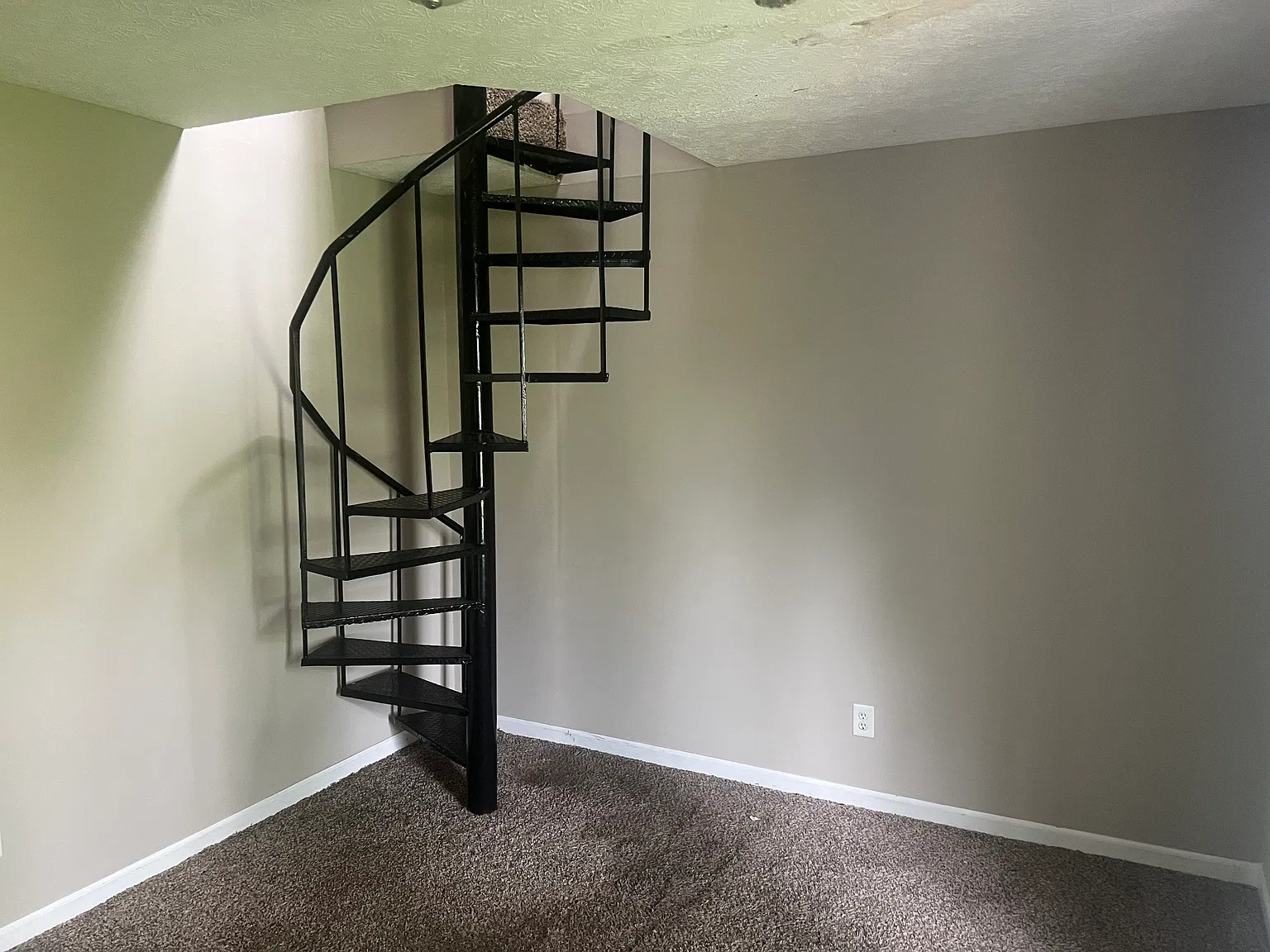 1722 O'Shea Street — Photo 3