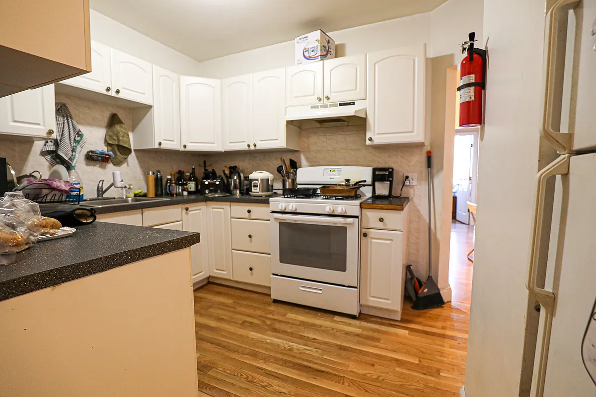 Photo 2 of 7 - 62 Egmont St #5 - Brookline, MA Building Photo - 62 Egmont St #5