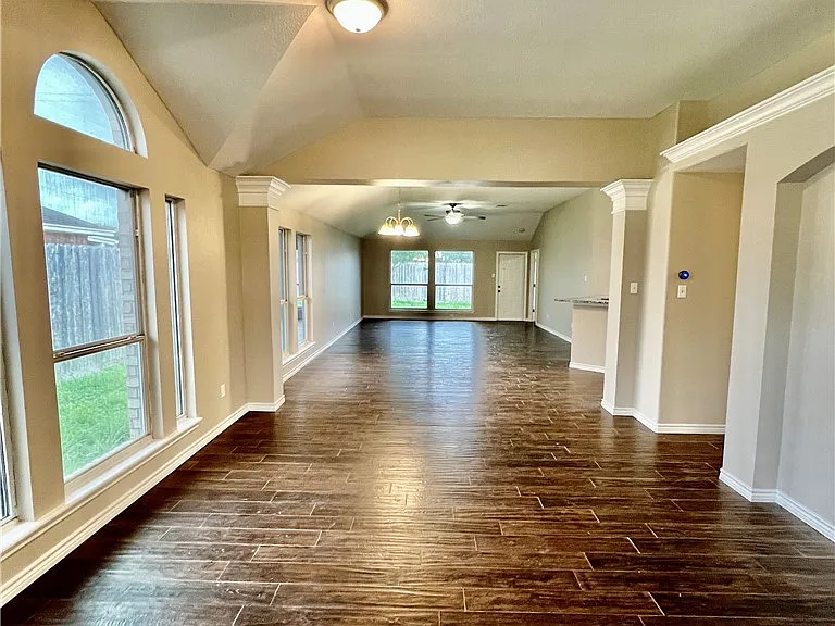 2417 Windblown Dr — Photo 2
