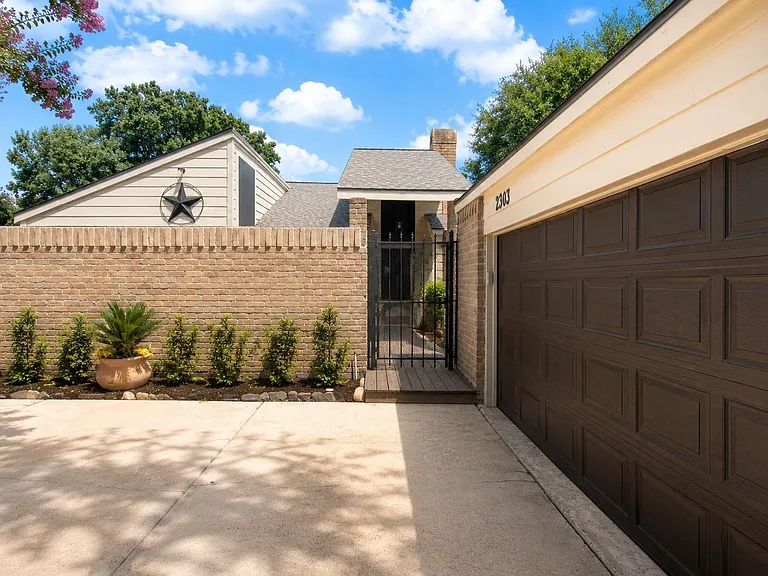 2303 Silver Sage Dr — Photo 2