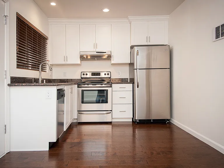 740 Sapphire St — Photo 3