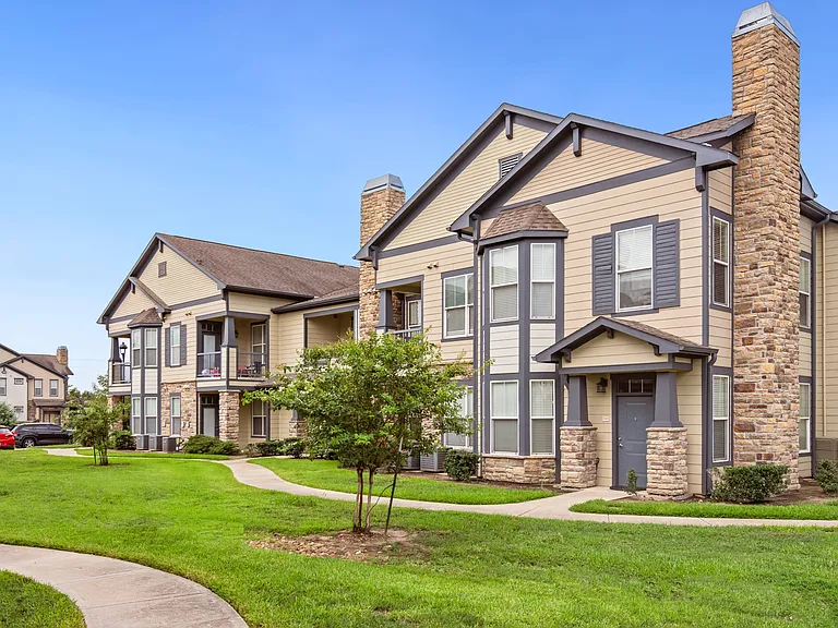 Scenic Building View at Katy Ranch Apartments in Katy, TX
