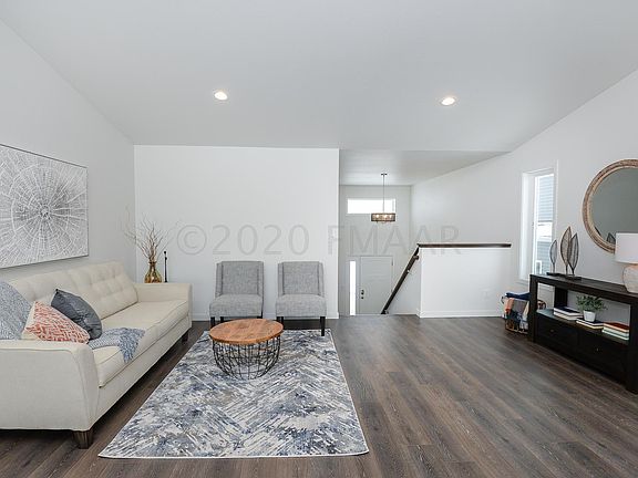 3rd image of 4553 Blue Stem Way