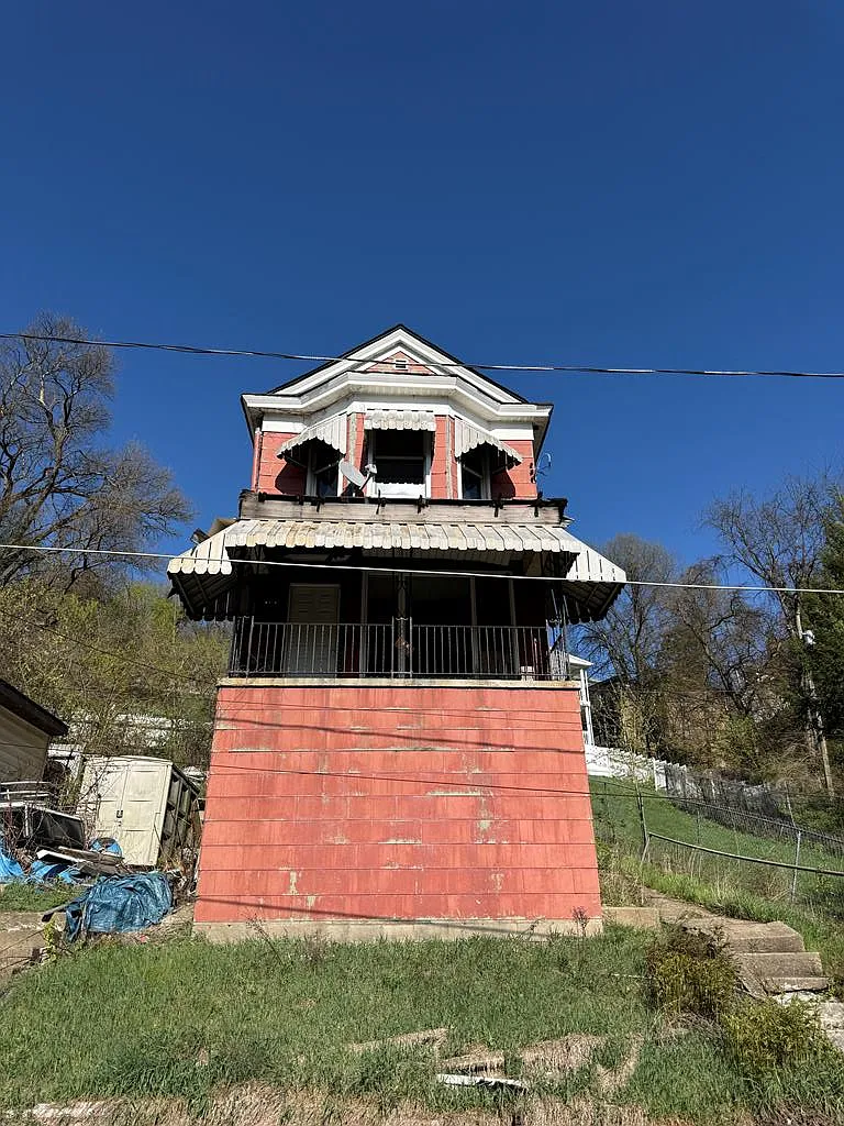 324 Wilbert photo 1