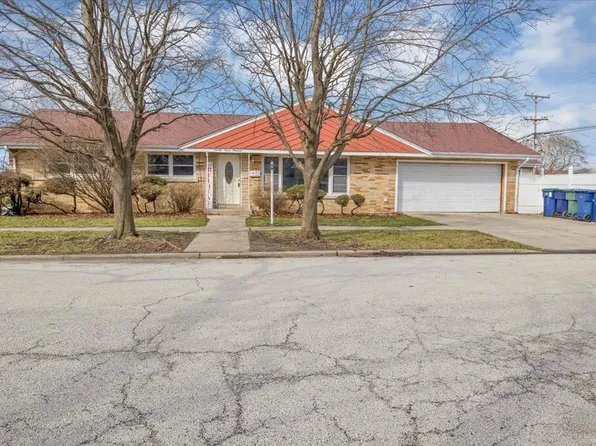 2700 W 94th Pl, Evergreen Park, IL 60805