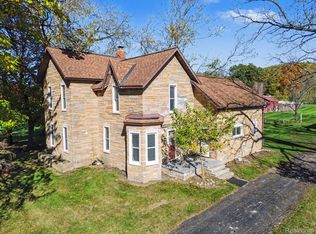 6136 Ormond Rd, Davisburg, MI 48350