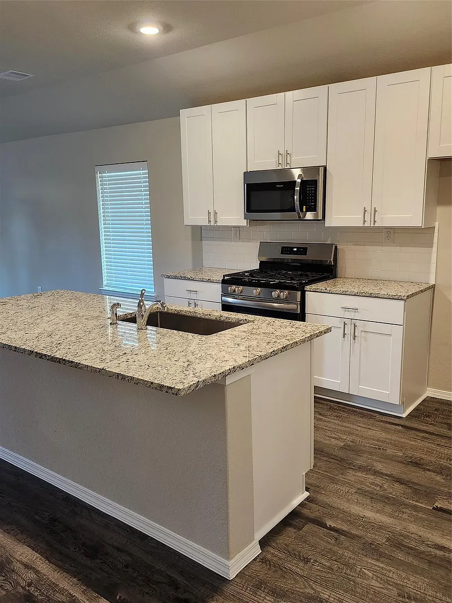 Building Photo - 11535 Lazy Oaks Creek Dr
