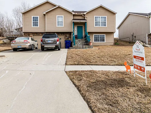 1227 Oakview Dr, Junction City, KS 66441