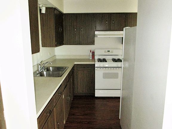 3rd image of 4913 W 109th St Unit U203