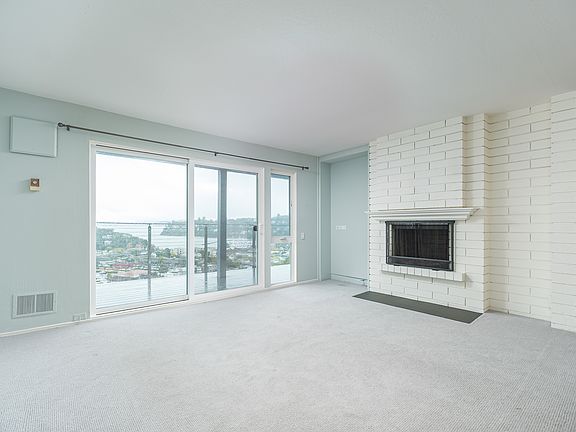 3rd image of 45 Harbor Oak Dr APT 22