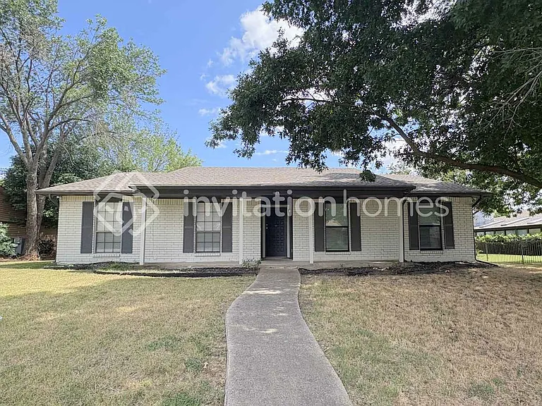 1817 Butterfield Trl — Photo 1