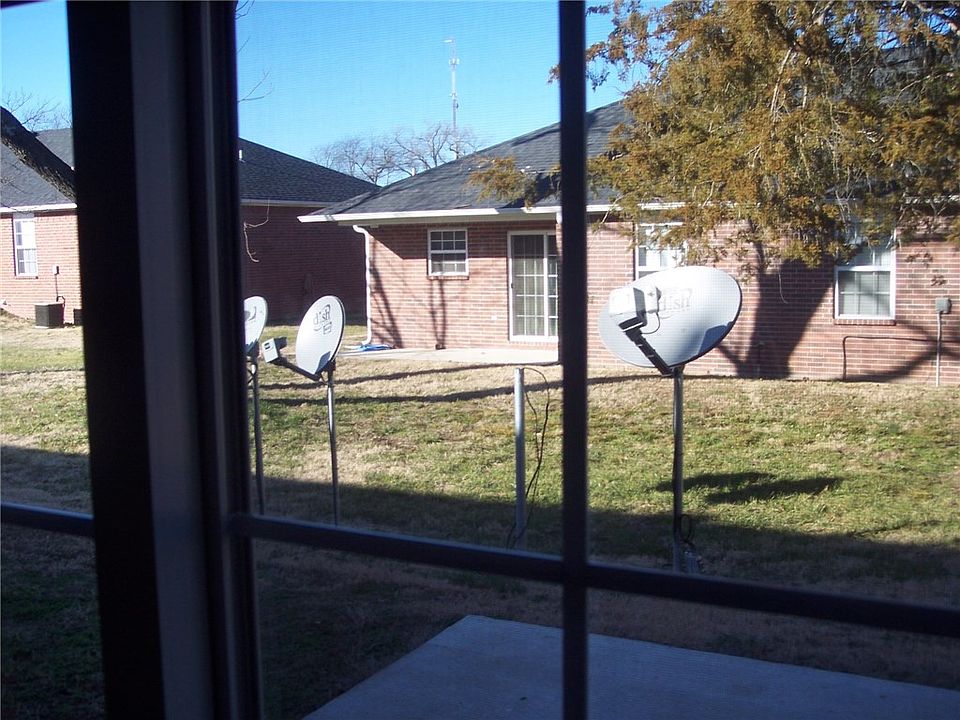 1st image of 471 E Lake Francis Dr