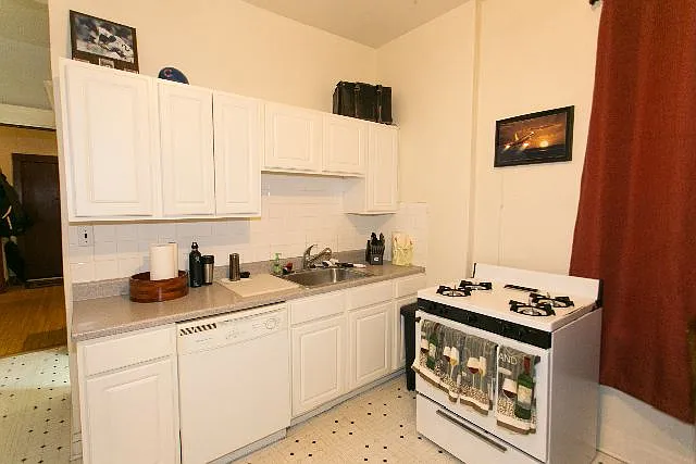 1927 W Schiller St #1 — Photo 2