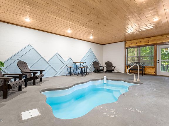 3rd image of 851 Osprey Way