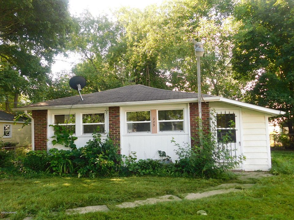 1st image of 229 Wentworth Ave