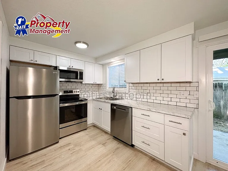 3205 W Rose Hill St — Photo 6