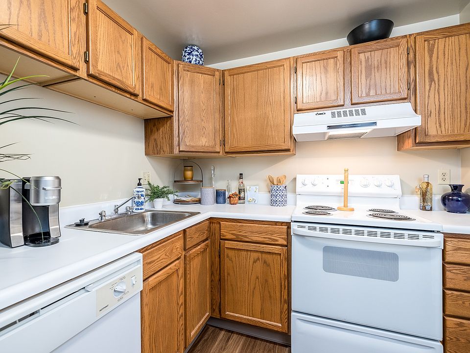 Maiden Bridge and Canongate Apartment Homes 100 White Hampton Ln