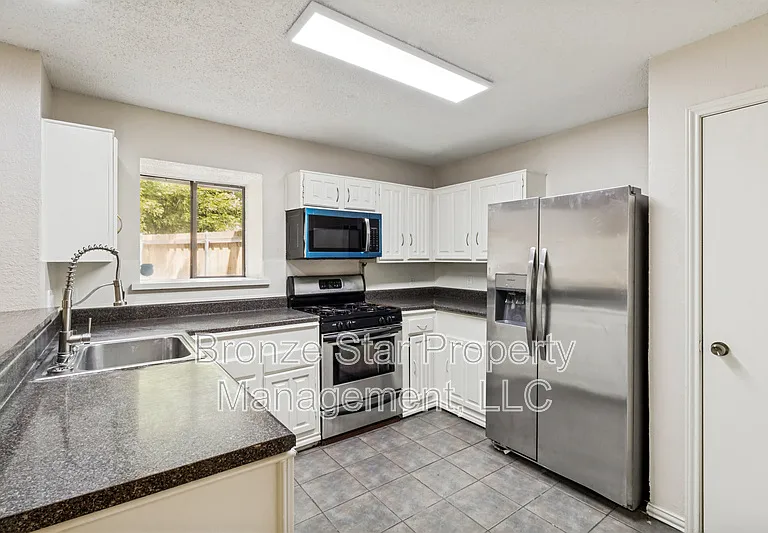 4710 Fallon Pl — Photo 8