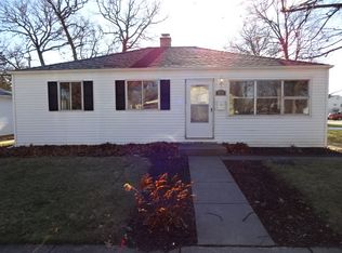 721 Longfellow Ln, Mundelein, IL 60060