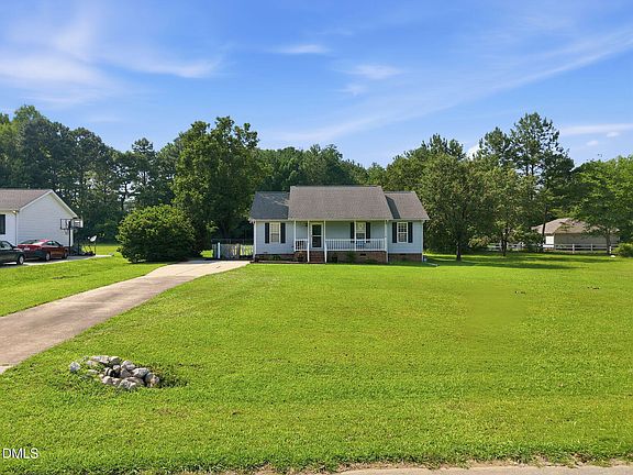 3rd image of 119 Clearwater Dr