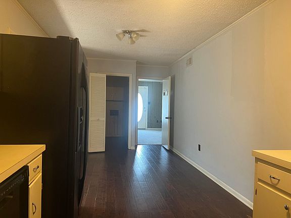 5th image of 860 Farris Rd