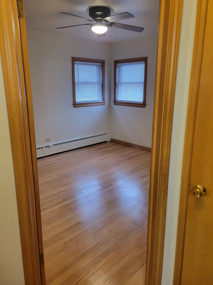 Building Photo - 3405 S Oak Park Ave #1W