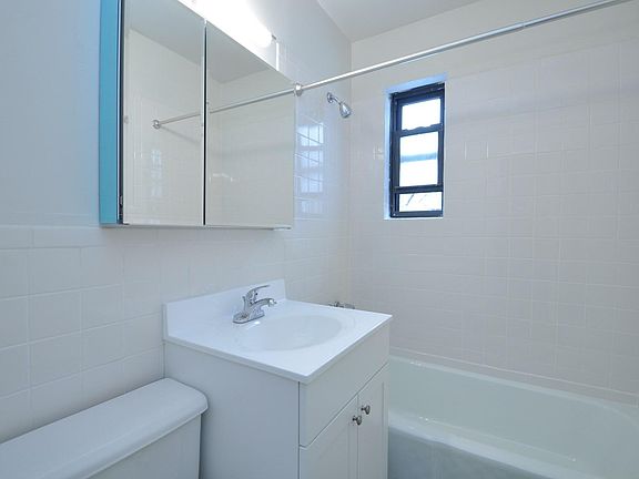 4th image of 20512 43rd Ave #1