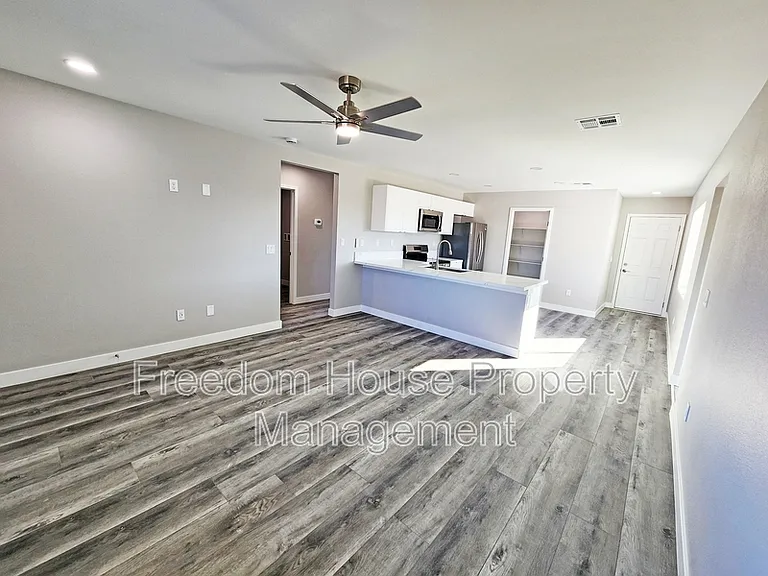 581 Valiant Ave — Photo 12