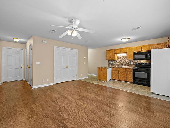 5th image of 247 Senator Dr APT B