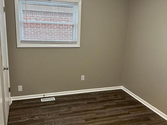 5th image of 2240 N Leland Ave