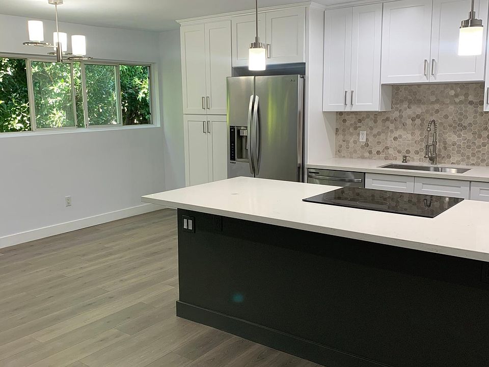 1st image of 960 Larrabee St APT 304