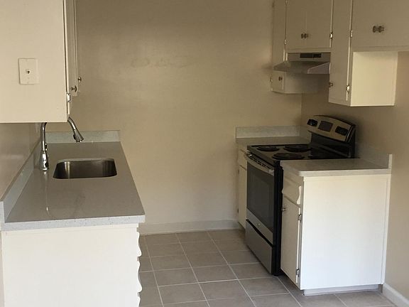 5th image of 1671 Ontario Dr APT 3