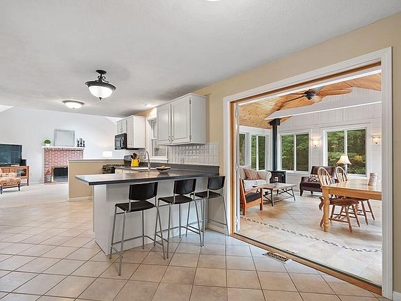 4th image of 6 Koala Bear Ln