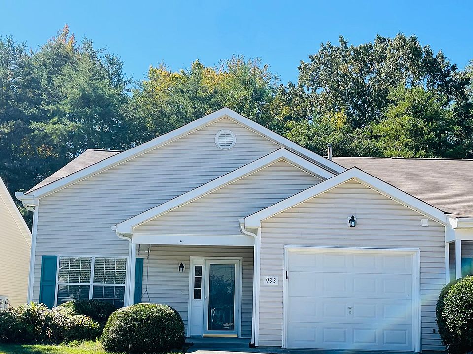 Sweet townhome with a porch swing!