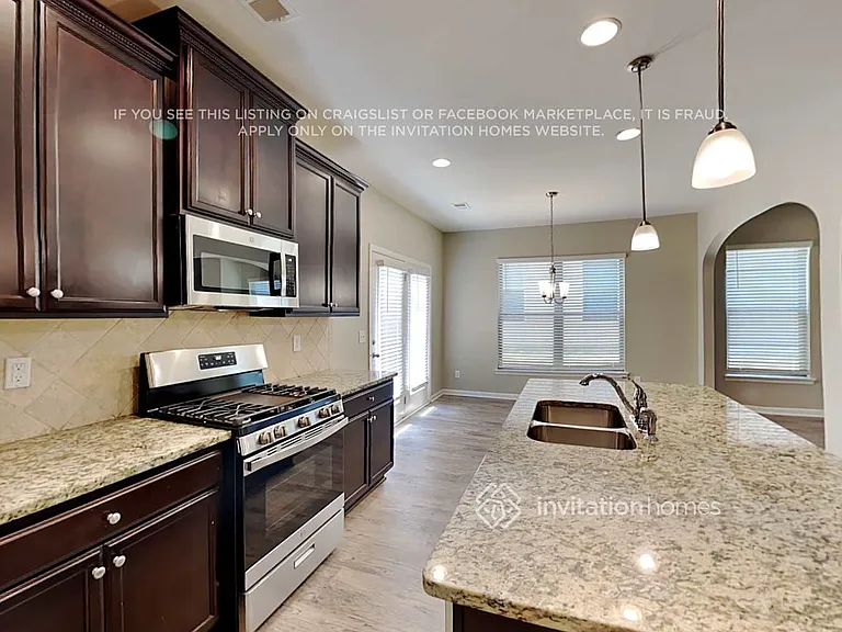 2904 Warwick Ct — Photo 8