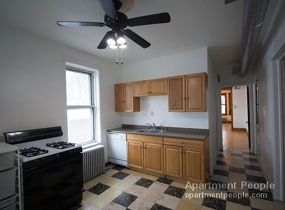 3rd image of 4315 N Oakley Ave #1