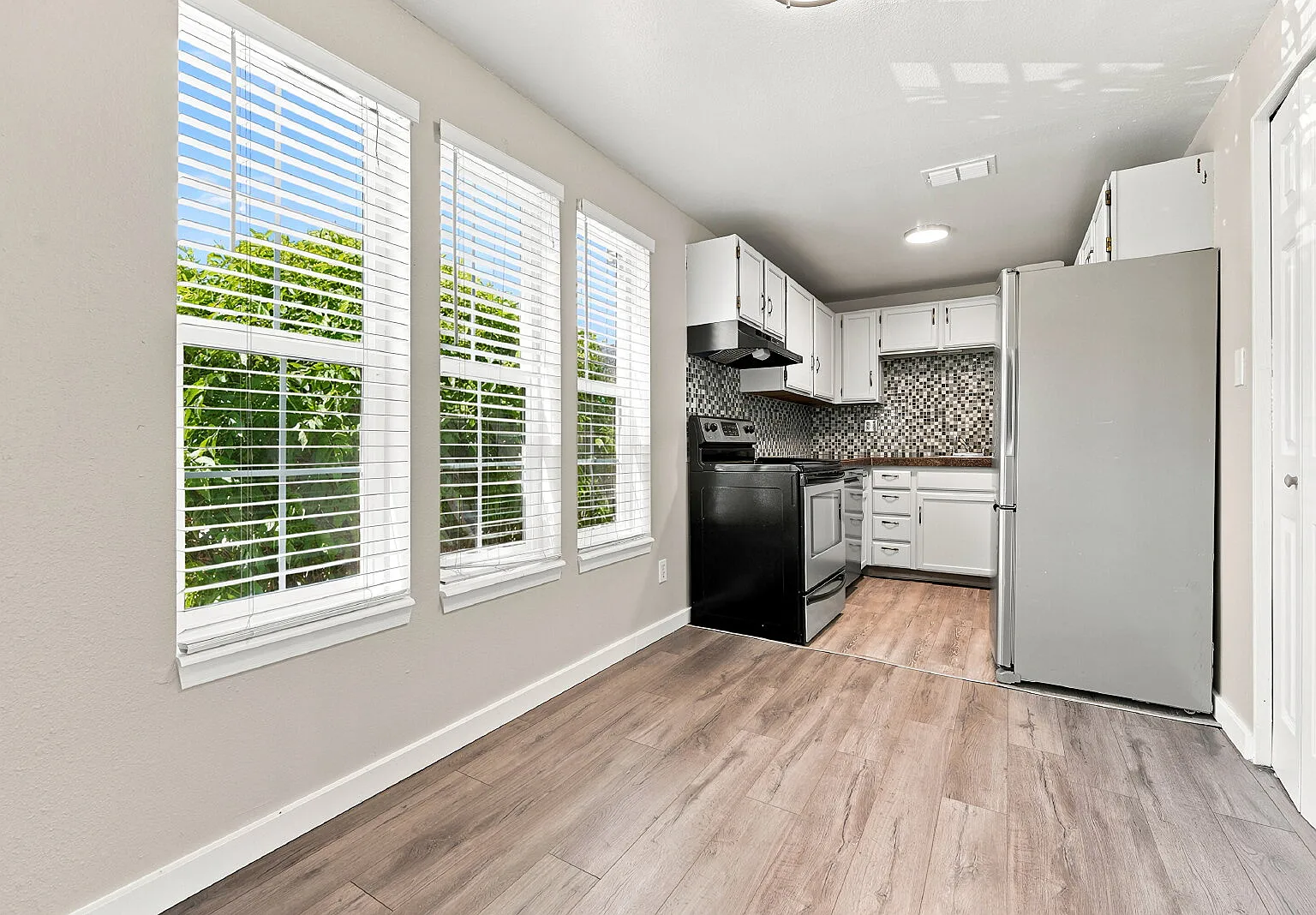 1 bed, 1.0 bath, 651 sqft, $1,196 — Photo 4
