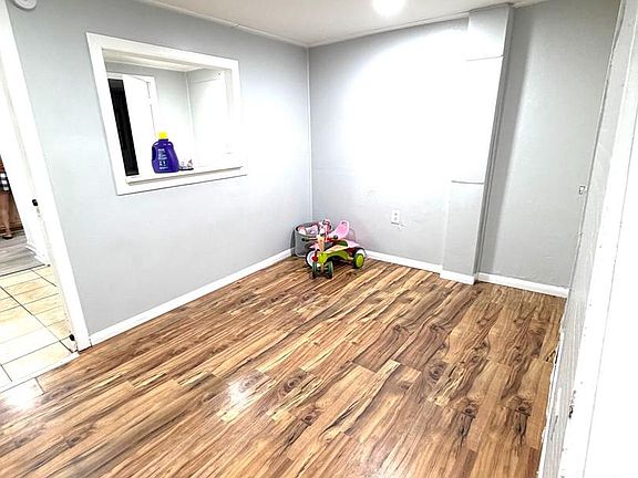 4th image of 526 S 11th St