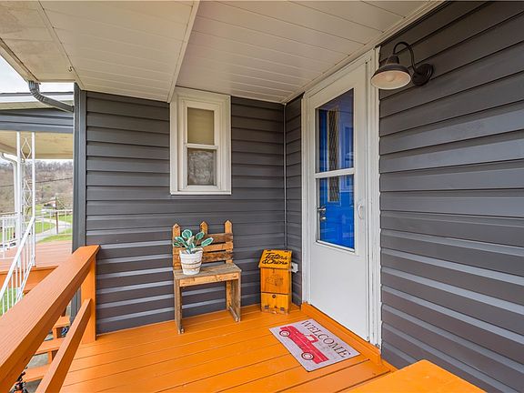 4th image of 32 Maple St