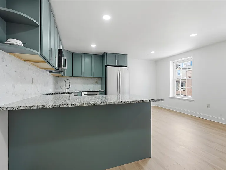 1006 Pine St #3 — Photo 1