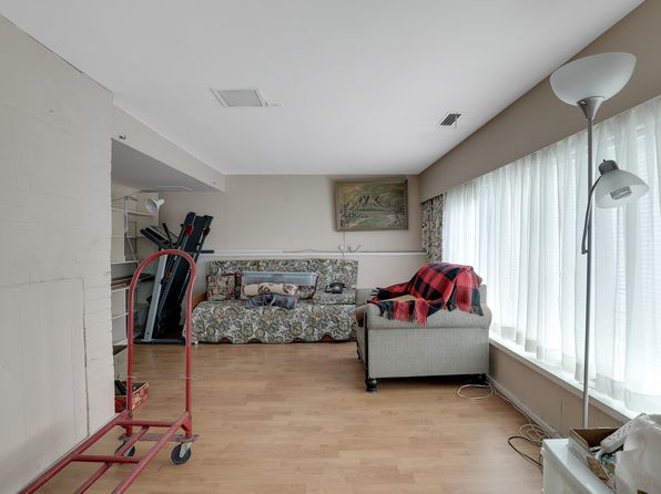 6407 Lougheed Hwy, Burnaby, BC V5B 3A1