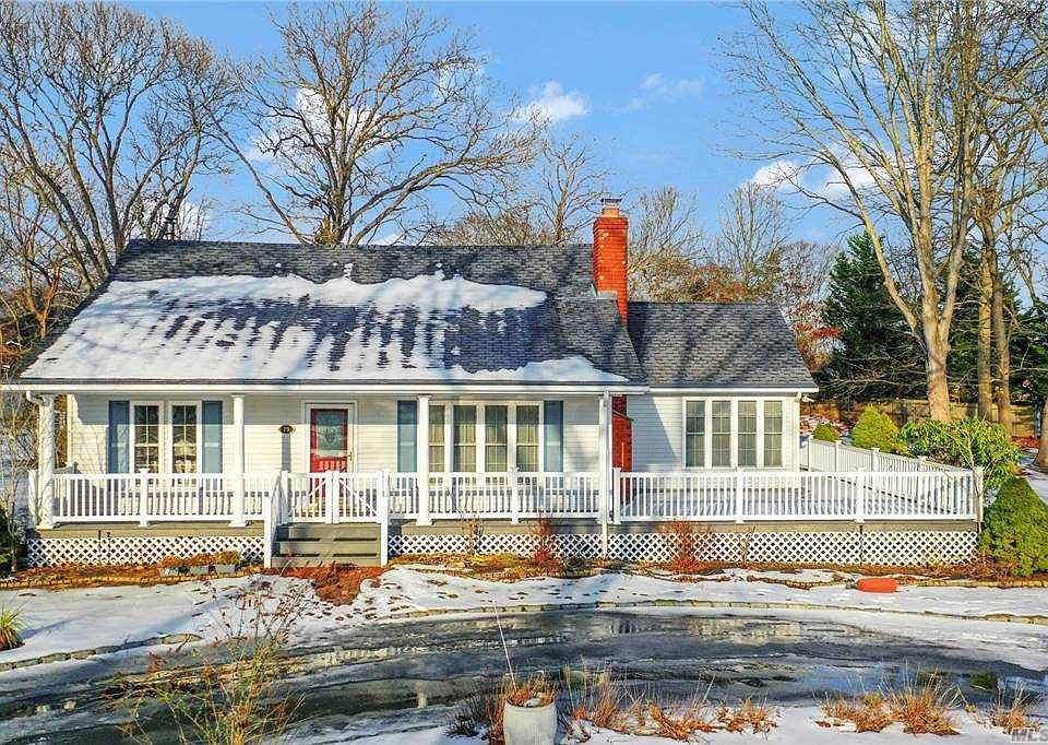 1st image of 79 Moriches Ave