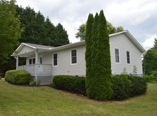 55 Partner Dr, Hendersonville, NC 28792
