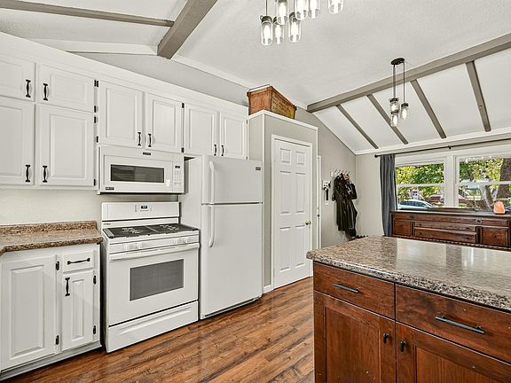 5th image of 103 4th St SW