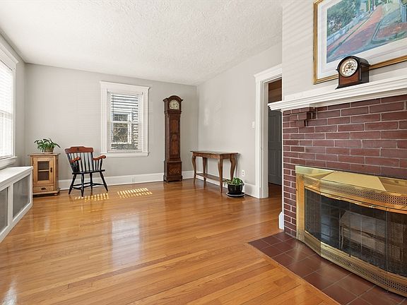 5th image of 18 Cypress St